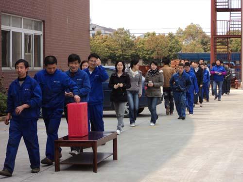 滬工情系玉樹災(zāi)區(qū)募捐活動(dòng)(圖4)