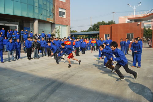 上海滬工閥門廠第二屆職工運動會繞廠區接力賽(圖2)