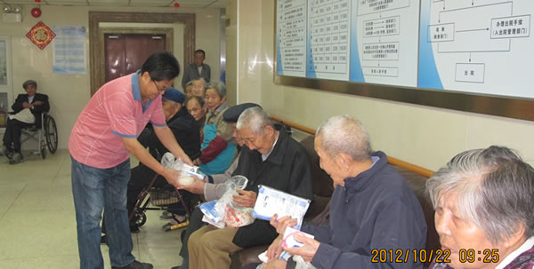 �Ϻ������y�T�S�����F(tu��n)�����޹�˾������ϯ���y�Aͬ־���Aͤ����Ժ�����˂��l(f��)�Ź�(ji��)�նYƷ