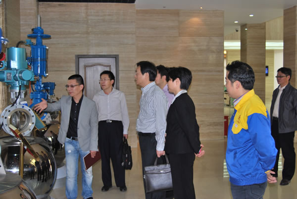 �ζ��^�^ί���M���������Lɳ������I��ͬ־���^����һ�ǮaƷչʾ�d