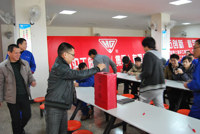 進行無記名投票