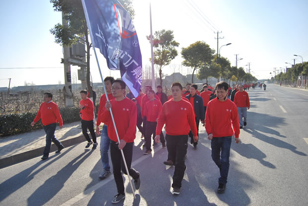 �T����ӭ���L(zh��ng)�ܻ��(d��ng)��