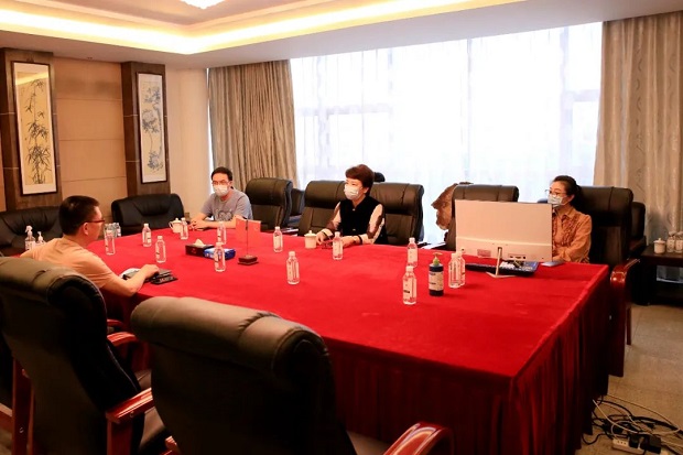 華亭鎮(zhèn)黨委書記何蓉一行走訪調(diào)研上海滬工閥門廠(集團(tuán))有限公司